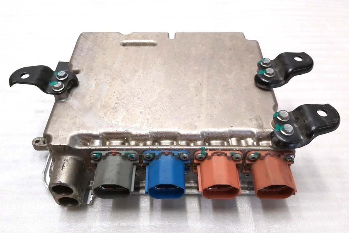 2 Джаншиєв бокс передній RWD Tesla model S 1028843-00-B