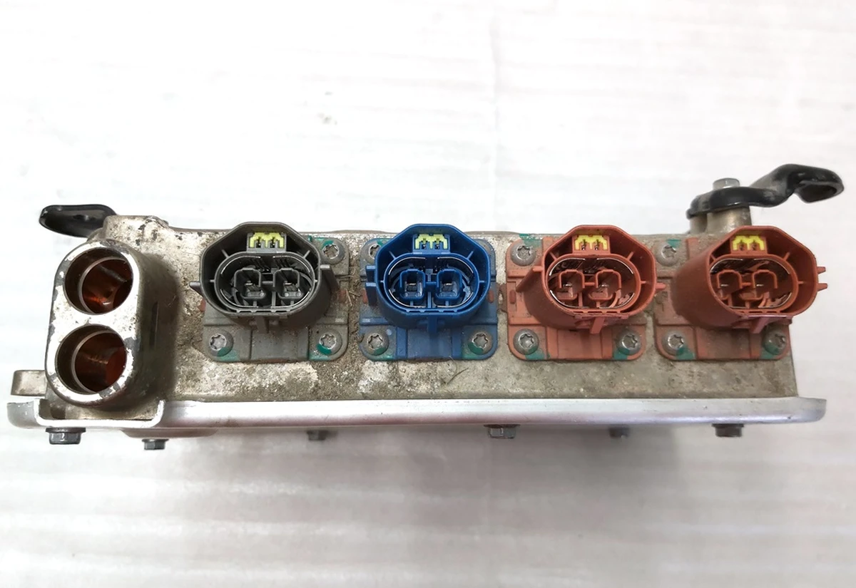 2 Джаншиєв бокс передній RWD Tesla model S 1028843-00-B