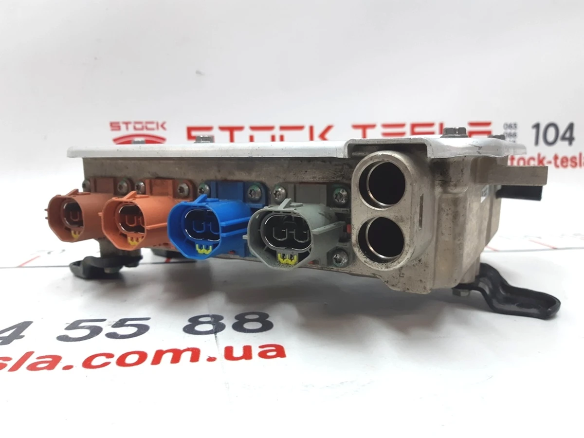 2 Джанкшен бокс передний RWD Tesla model S 1028843-01-C