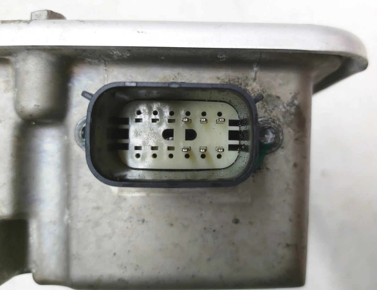 2 Джаншиєв бокс передній AWD Tesla model S 1028843-01-C