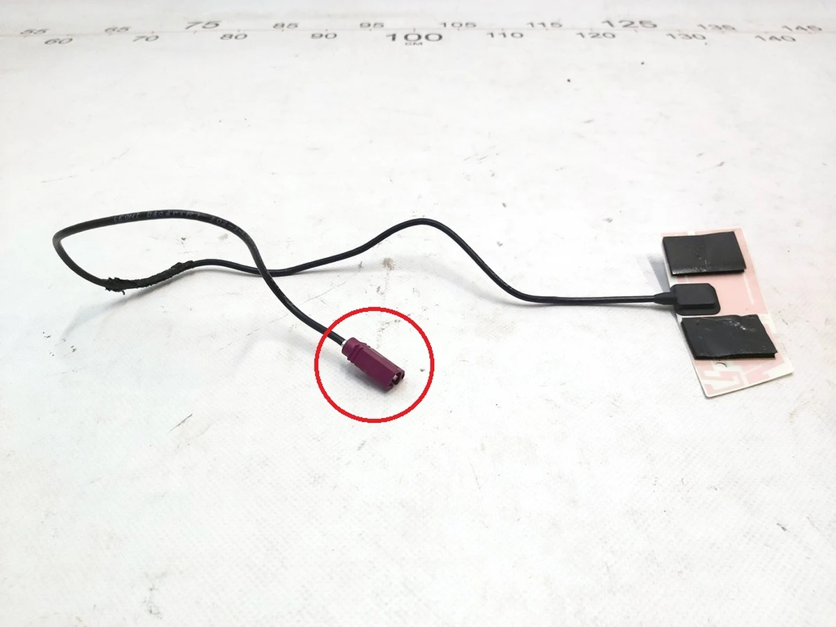 1 Антенна TELL зеркала наружного левого с повреждением Tesla Model S, Model S REST 1041317-00