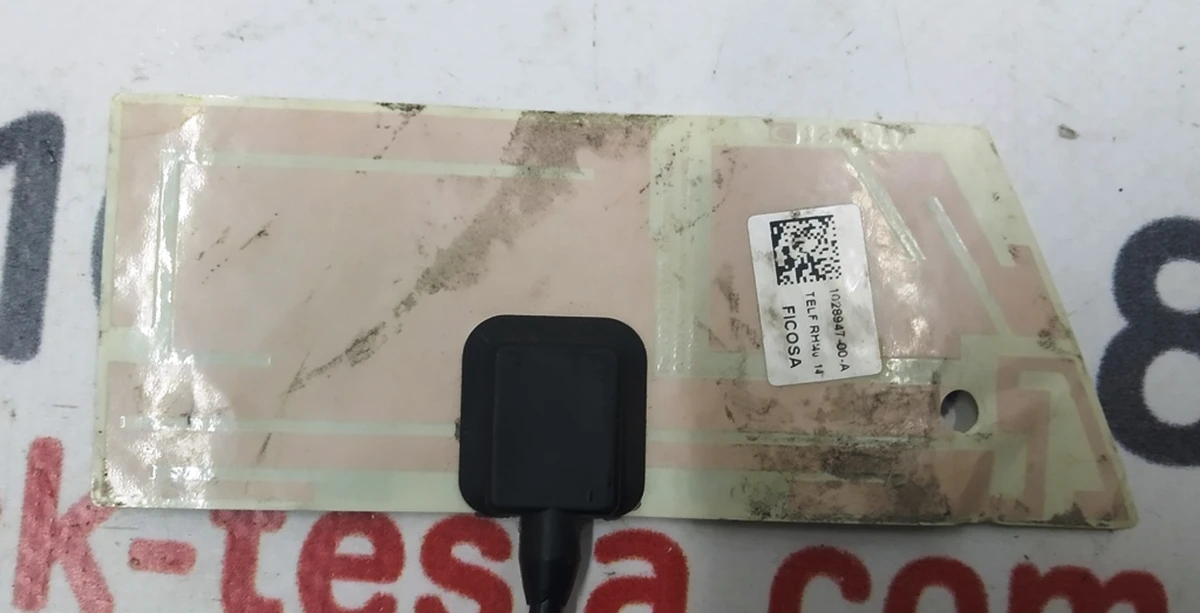 3 Антенна TELF зеркала наружного правого Tesla model S, model S REST 1041318-00-G