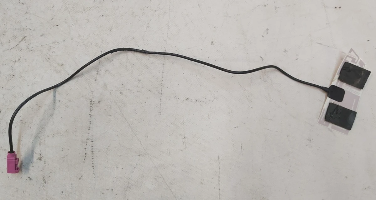 3 Антена TELF дзеркала зовнішнього правого Tesla model S, model S REST 1041318-00