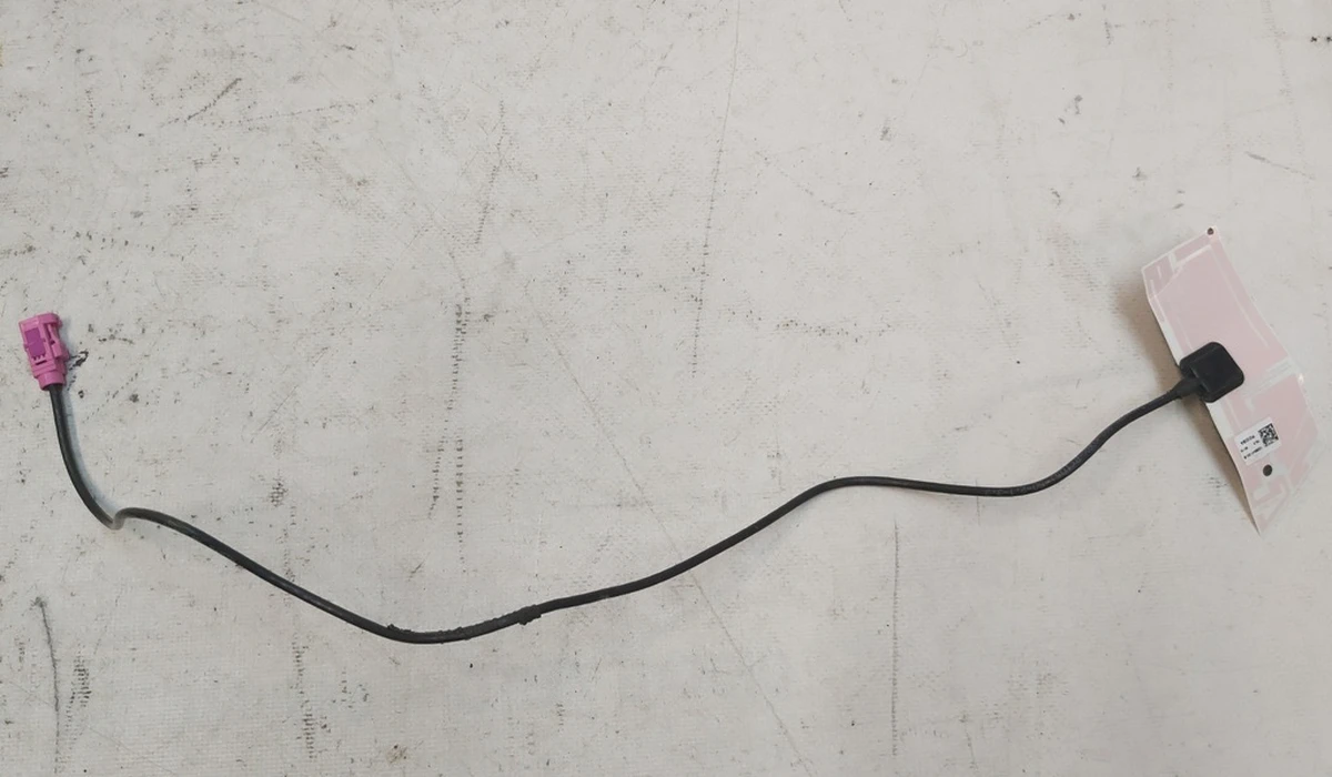 3 Антена TELF дзеркала зовнішнього правого Tesla model S, model S REST 1041318-00