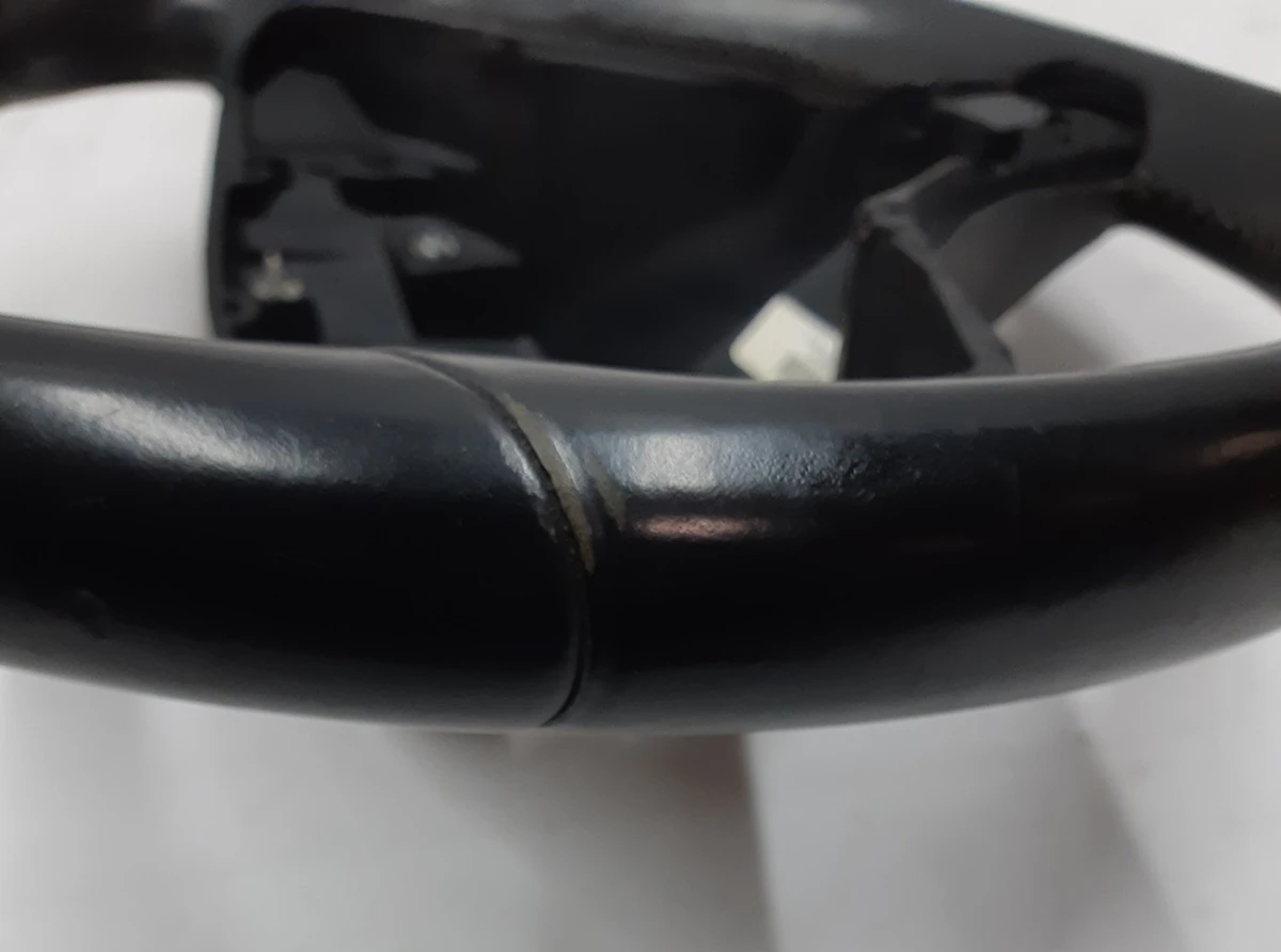 4 Steering wheel PERFORMANCE without airbag with damage Tesla model S 1028970-00-B