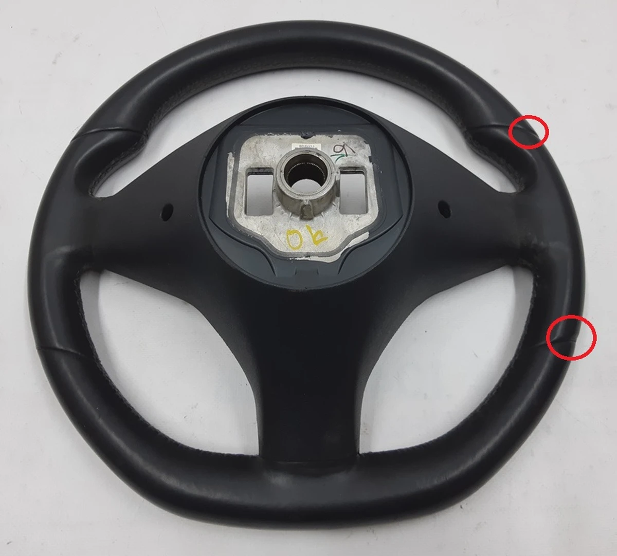 4 Steering wheel PERFORMANCE without airbag with damage Tesla model S 1028970-00-B
