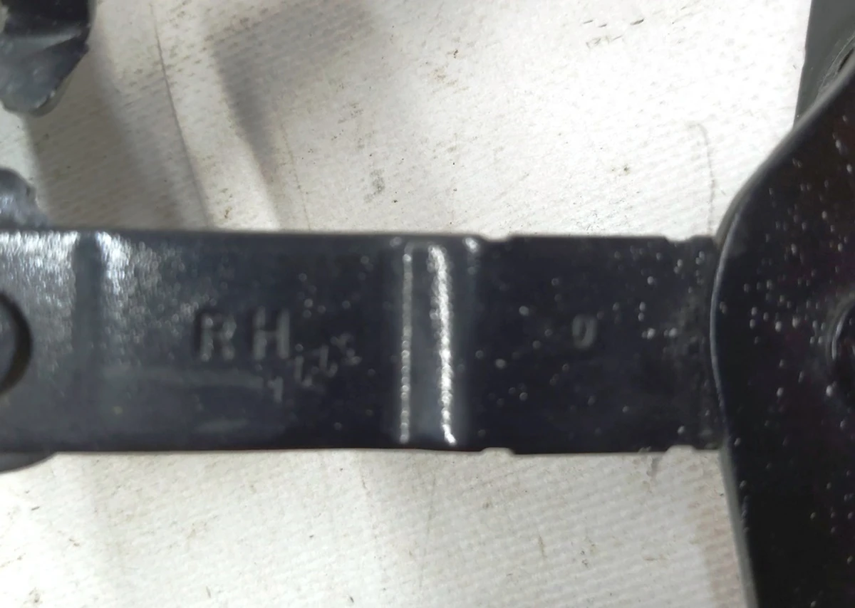 Петля крепления капота правая PBSB Tesla model S, model S REST 1029285-99-D