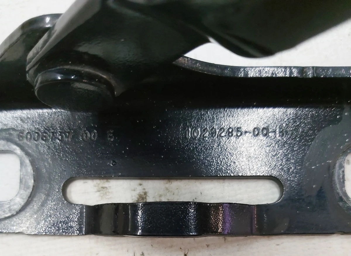 6 Петля кріплення капота права PBSB Tesla model S, model S REST 1029285-99-D