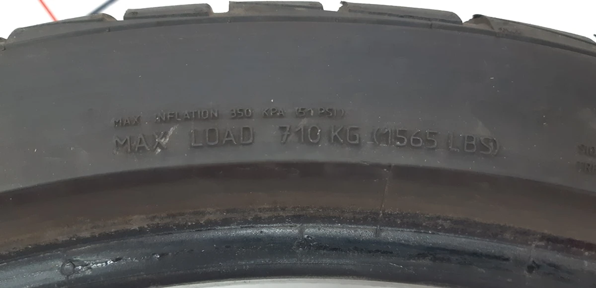 1 Комплект шин 245/35ZR21 96Y CONTINENTAL EXTREME CONTACT - 96Y Tesla model S 1030074-00-KK