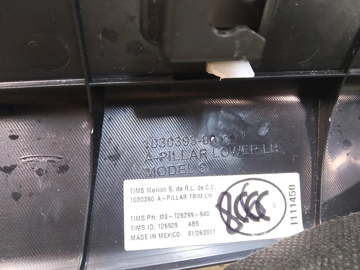 8 Облицювання порога стійки А нижня ліва (зі вставкою) Tesla Model S, Model S REST 1030390-00-F