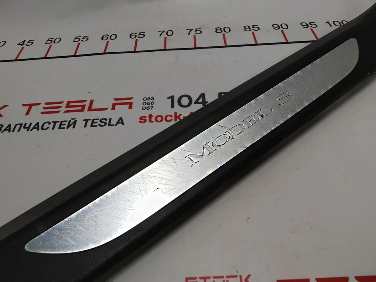 8 Облицювання порога стійки А нижня ліва (зі вставкою) з пошкодженням Tesla model S, model S REST 1030390-00-F