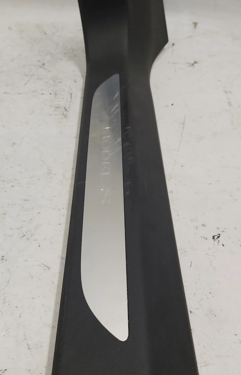 8 Облицювання порога стійки А нижня ліва (зі вставкою) з пошкодженням Tesla model S, model S REST 1030390-00-F