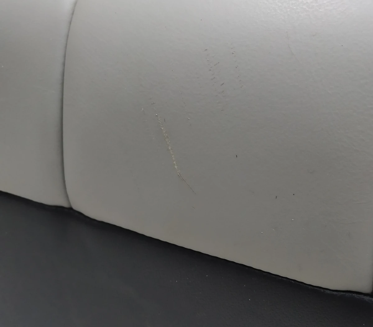 3 Диван второго ряда сидений (без подогрева и без датчиков присутствия) PERF GRAY (мелкая царапина) Tesla model S, model S REST 1030571-04-A