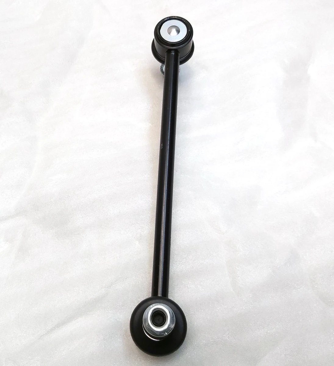 5 Стойка стабилизатора переднего левая правая с гайками в комплекте Tesla model S, model S REST 1030603-00-B