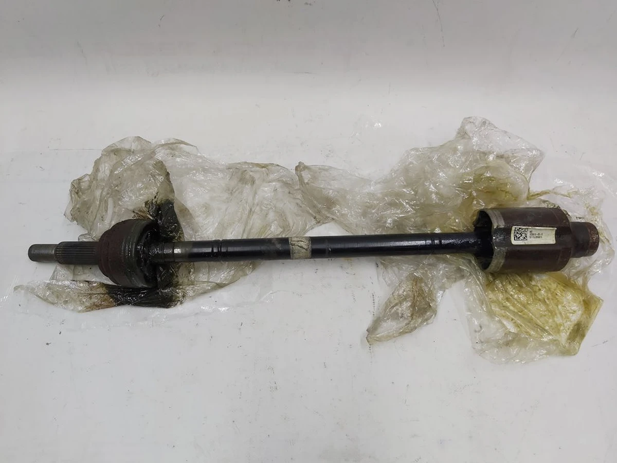 2 Полуось передняя правая без пыльников и хомутов AWD Tesla model S, model S REST 1030616-00-D