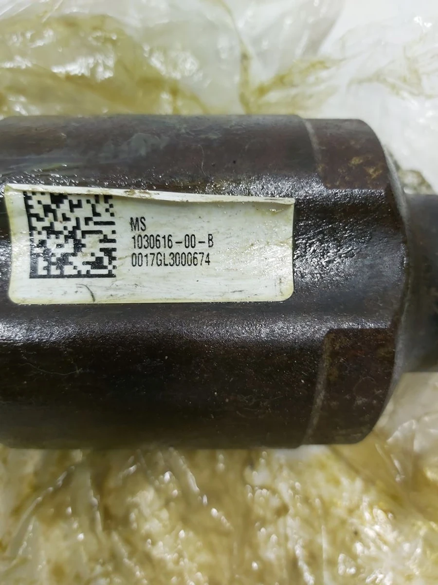 2 Полуось передняя правая без пыльников и хомутов AWD Tesla model S, model S REST 1030616-00-D