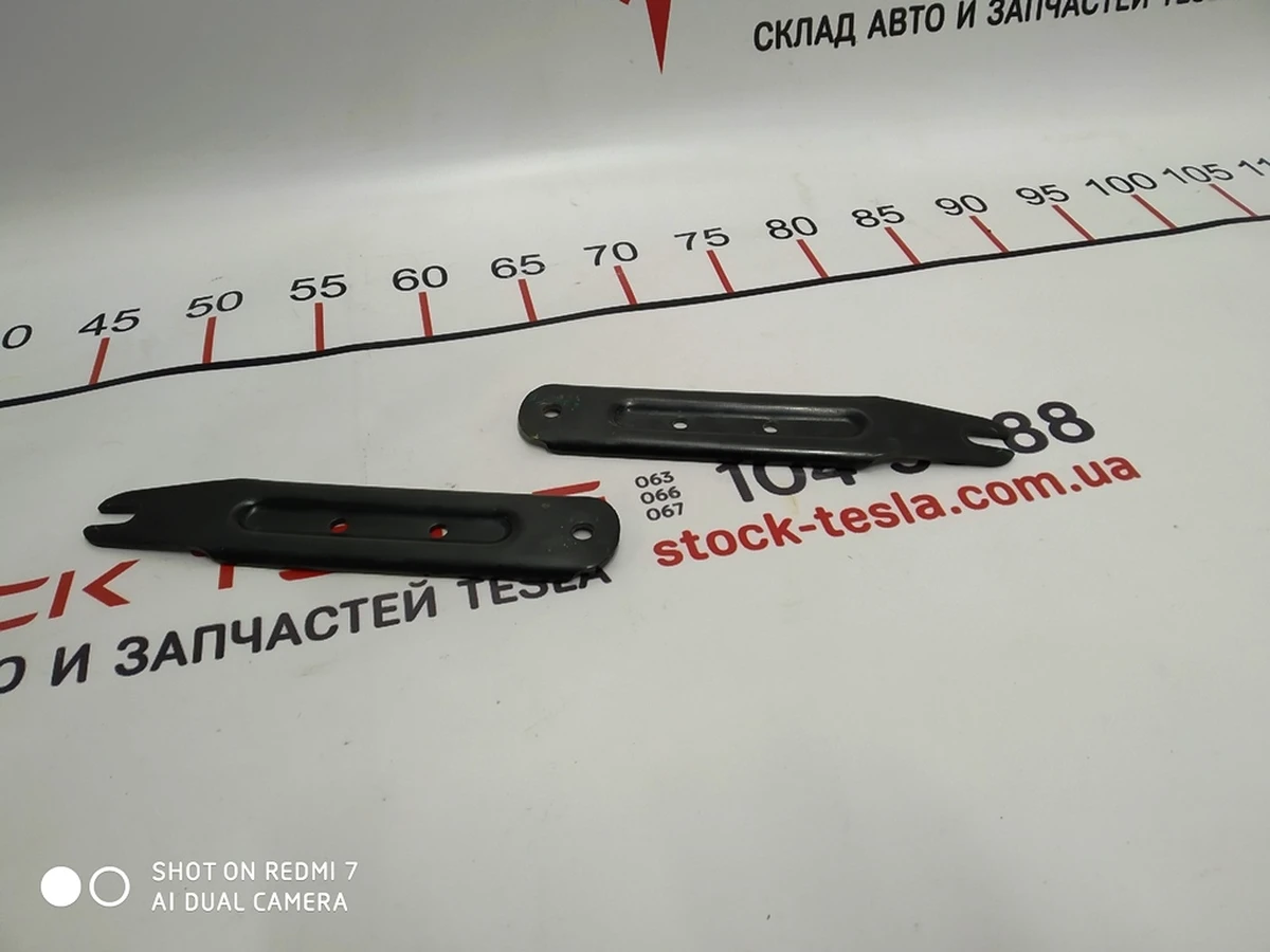4 Скоба переднього підрамника DUAL MOTOR Tesla model S 1030617-00-B