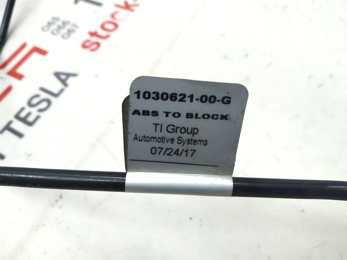 1 Трубопровід гальмівної системи (комплект 2 трубки) задні AWD Tesla model S REST 1030621-00-G