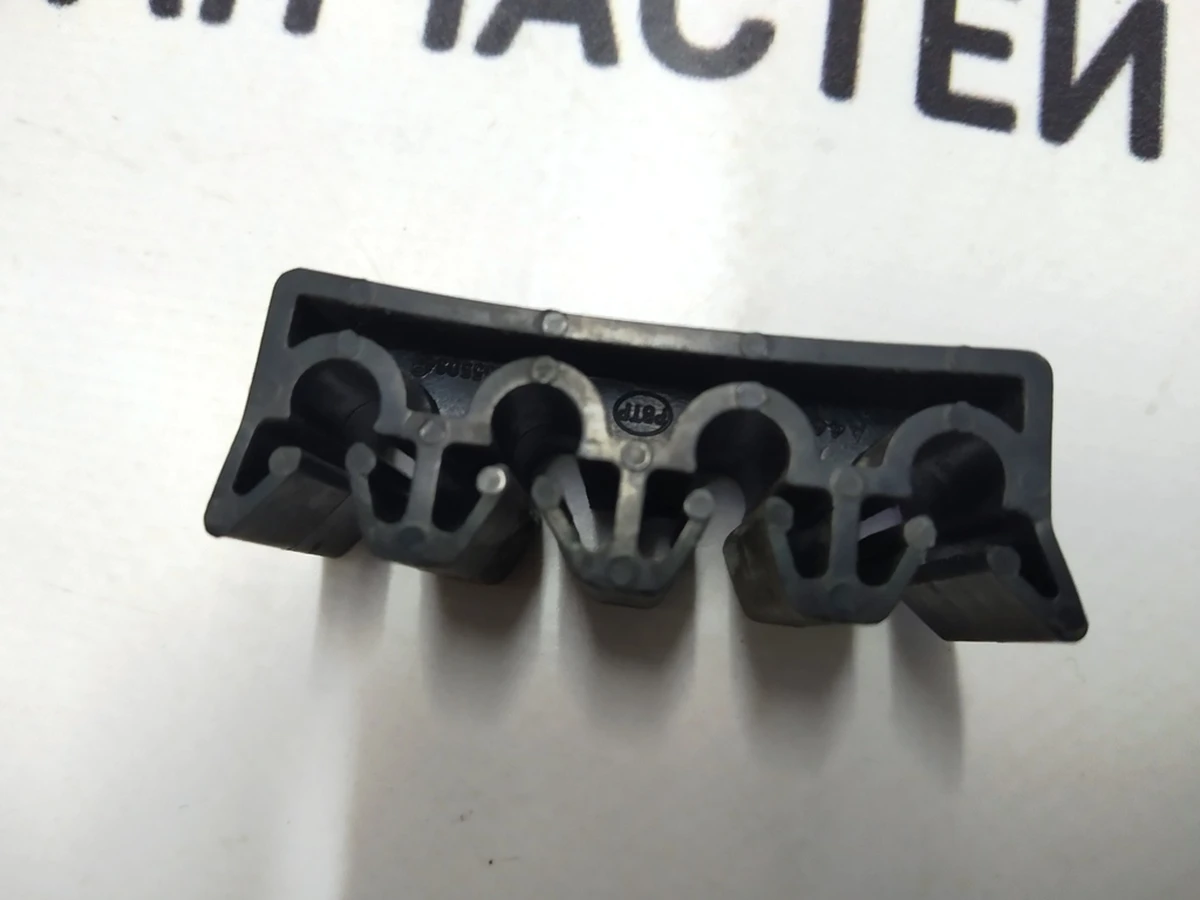 1 Кронштейн кріплення гальмівної магістралі Tesla model S 1030621-00-Z