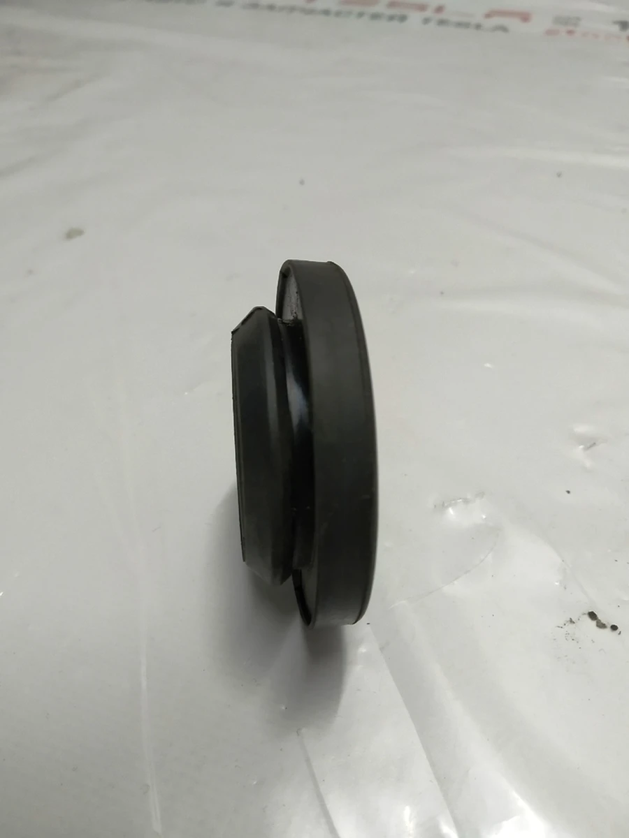 13 Зовнішній ущільнювач зливного шланга кондиціонера Tesla S REST 1031031-00-A