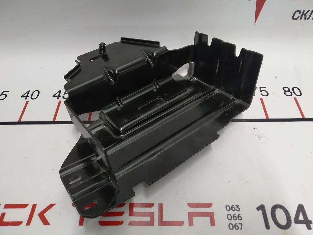 13 Bracket for mounting the electronic fuse box AWD Tesla model S 1031595-00-D