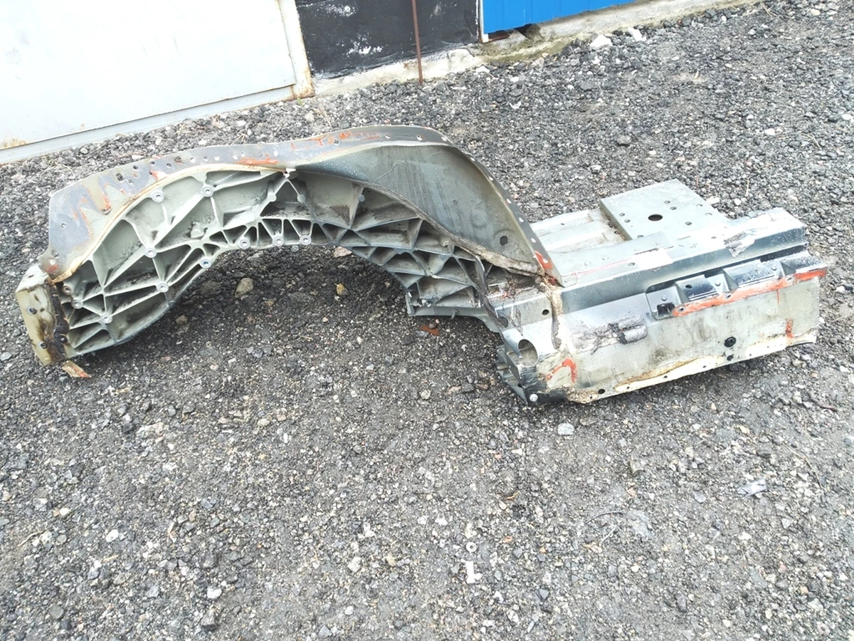 24 Quarter rear right power arch and part of the Tesla model X 1031851-S0-B sill