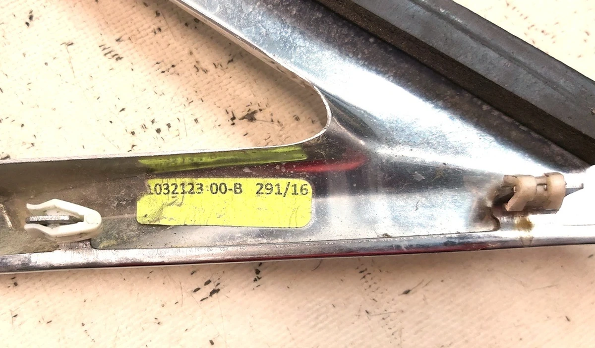 UPPER BRIGHT ASS'Y LH Tesla model X 1032123-50-F