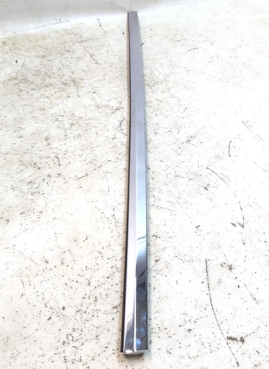 1 OUTER BELT SEAL ASS'Y,RH FR with damage Tesla model X 1032166-88-D