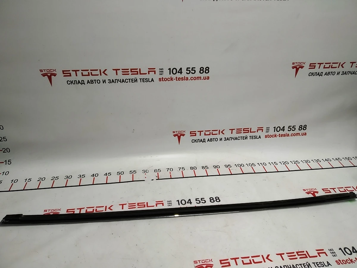 14 Molding outer lower door rear left chrome Tesla model X 1032167-88-D