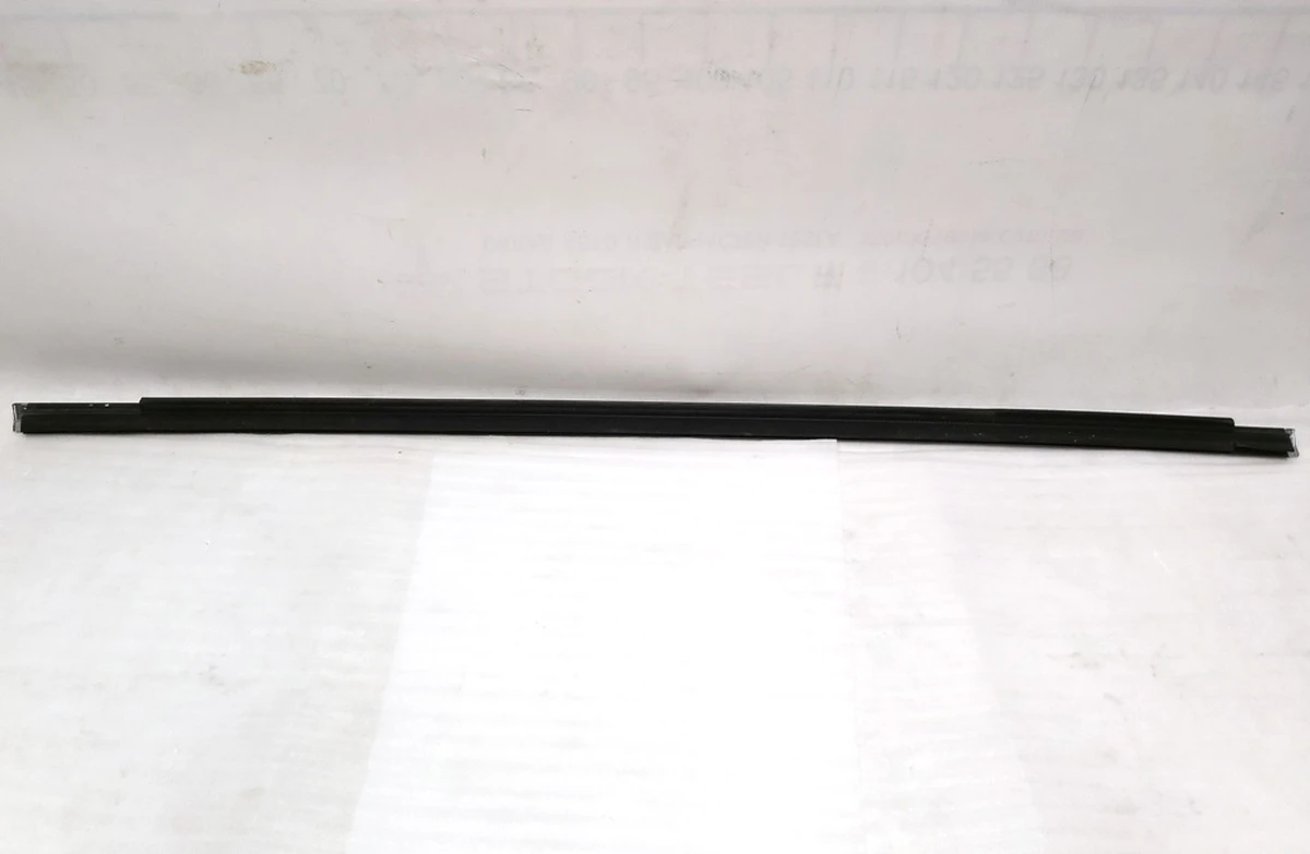14 RR LEFT HAND OUTER BELT TRIM ASSY MX without end caps Tesla model X 1032167-88-D