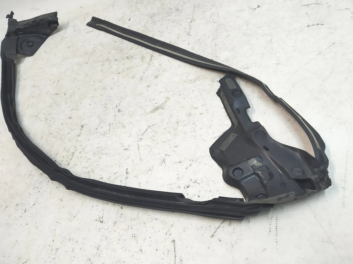 2 Inner belt seal front left hand assembly (damaged) Tesla Model X 1472044-00-A