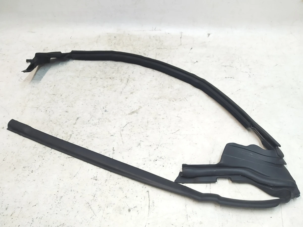 2 Inner belt seal front left hand assembly (damaged) Tesla Model X 1472044-00-A