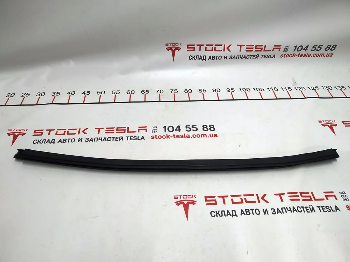 15 Ущільнювач скла внутрішній двері задньої правої Tesla model X 1483694-00-A