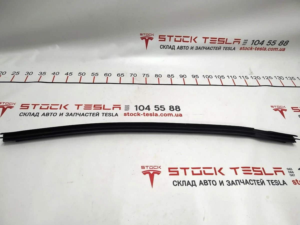 15 Ущільнювач скла внутрішній двері задньої правої Tesla model X 1483694-00-A