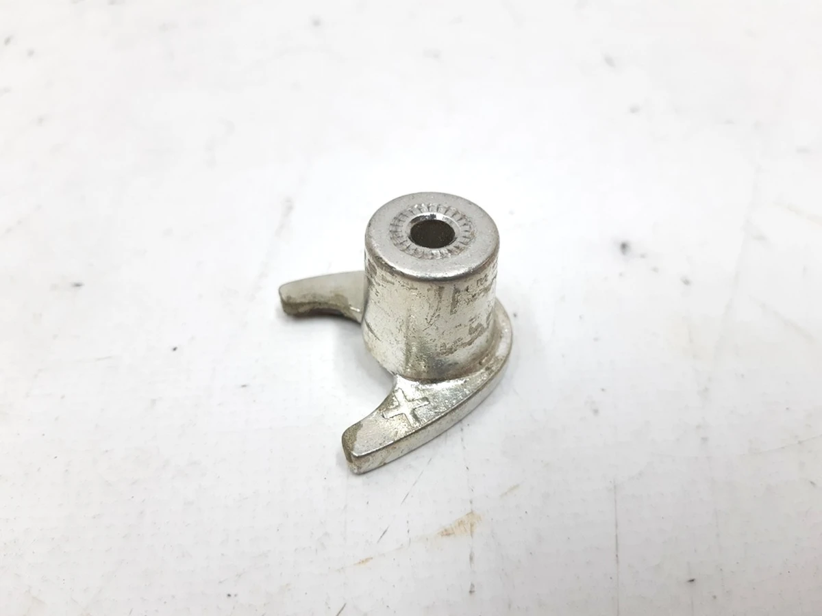 Наконечник соединительный контакта плюс АКБ 12V AWD Tesla model S 1032274-00-D