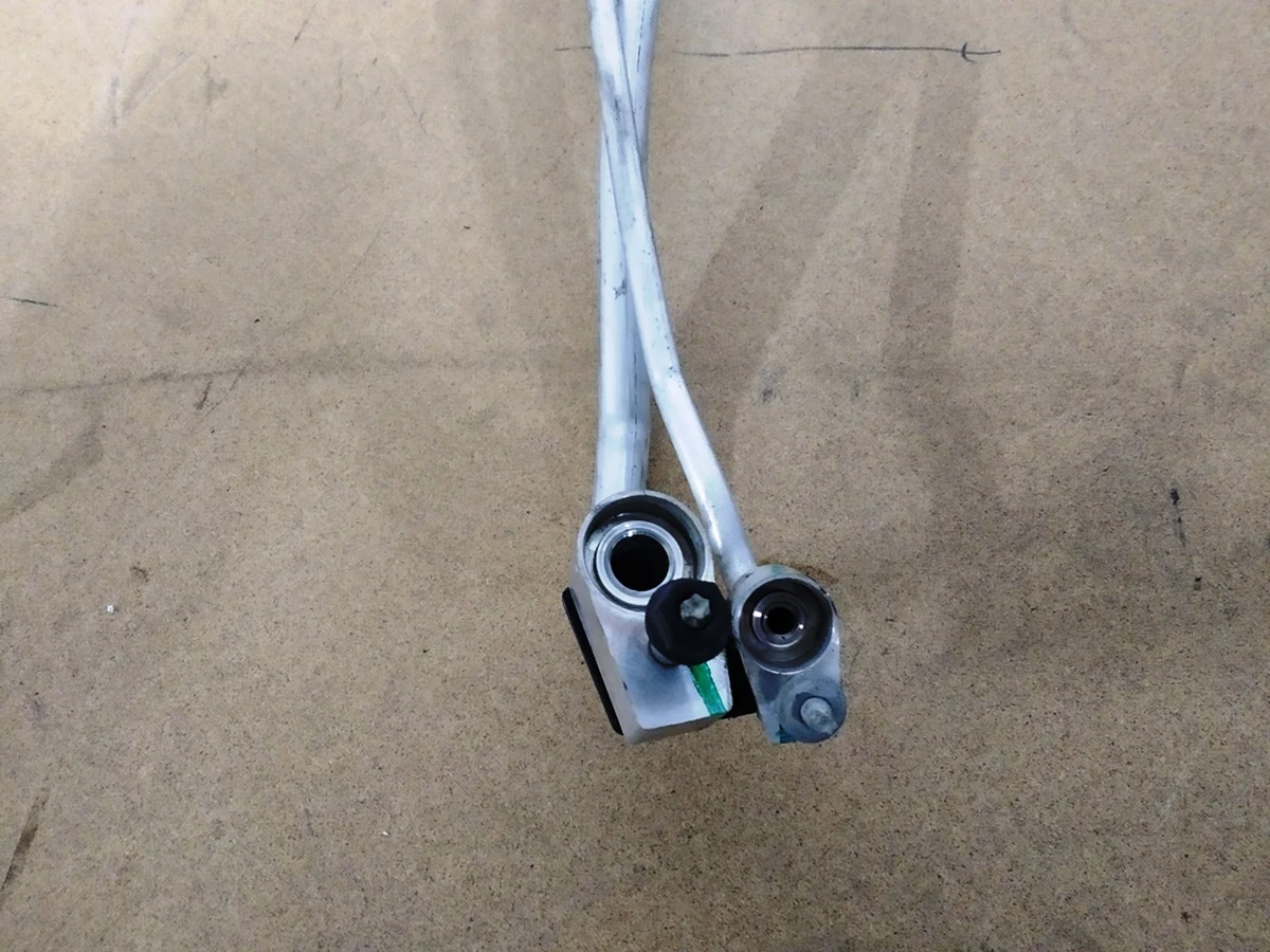 6 Air conditioning line assembly right hand rocker MX Tesla Model X 1032422-00-D