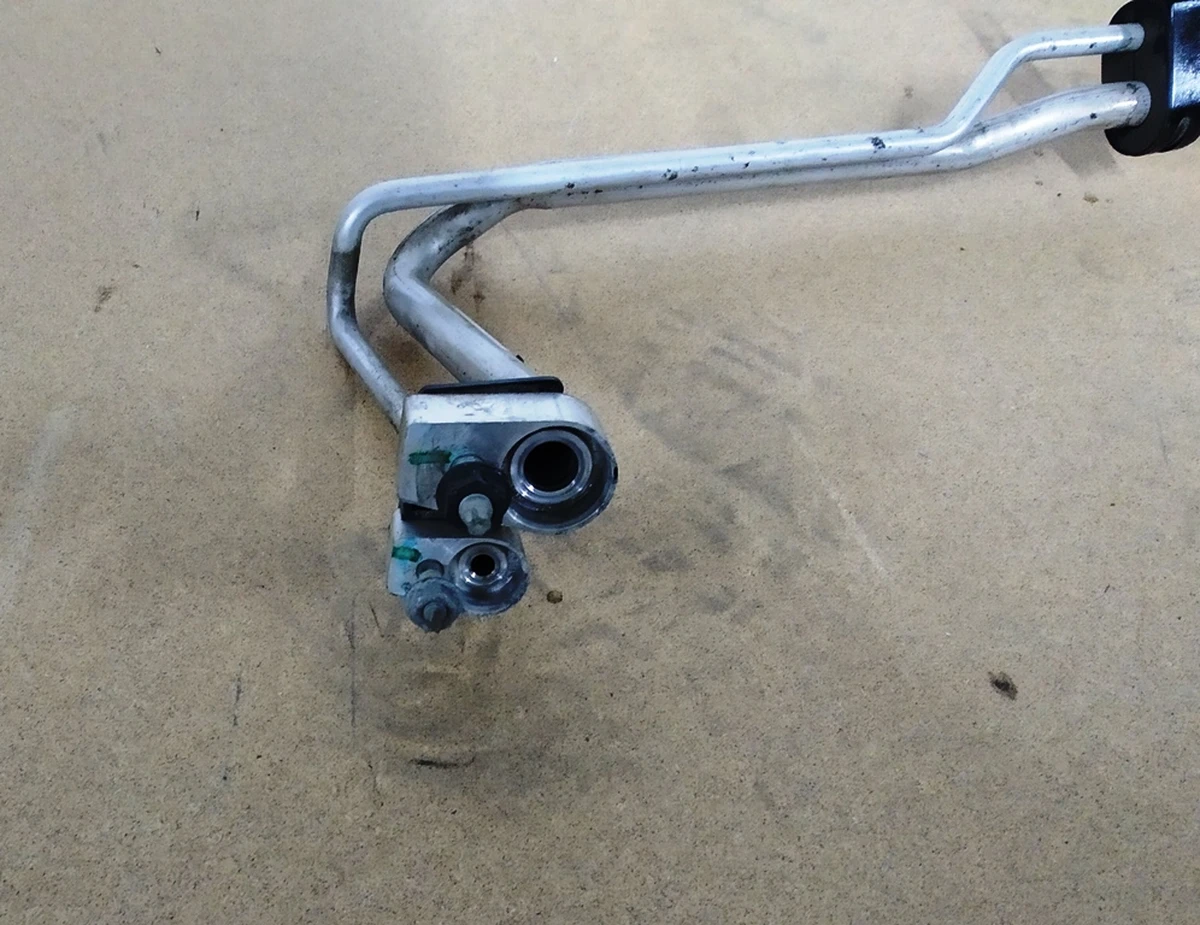 6 Air conditioning line assembly right hand rocker MX Tesla Model X 1032422-00-D