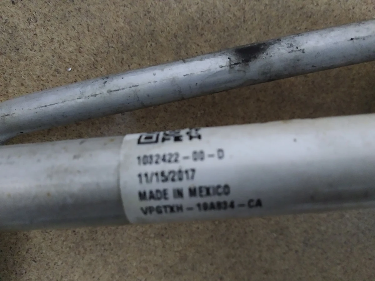 6 Air conditioning line assembly right hand rocker MX Tesla Model X 1032422-00-D