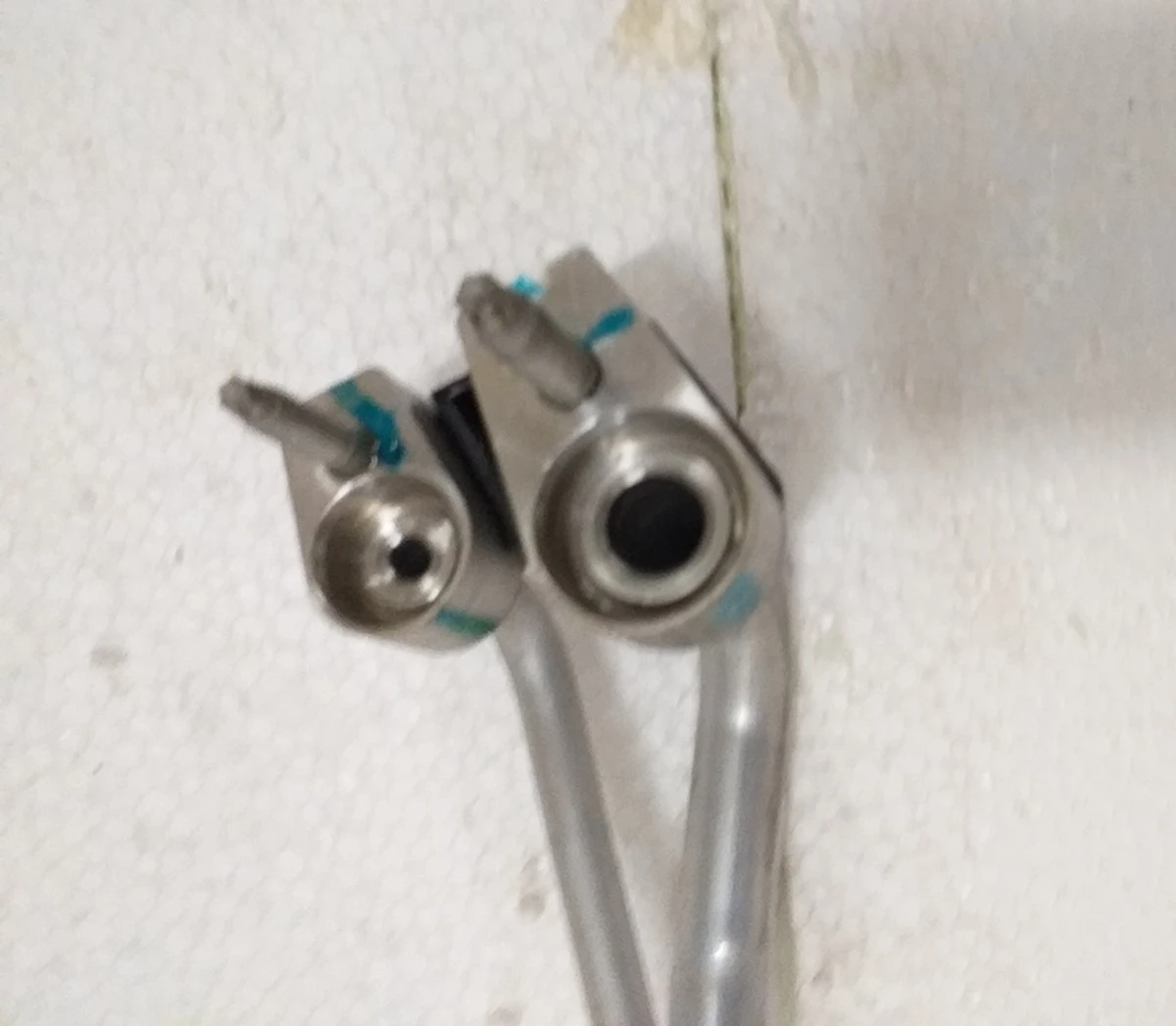 6 Трубопровод кондиционера (по правому порогу) поврежден Tesla model X 1032422-00-D