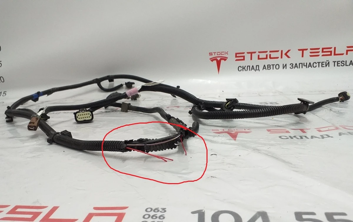 1 Rear bumper wiring (6 parking sensors) with damage Tesla model X 1032435-00-F