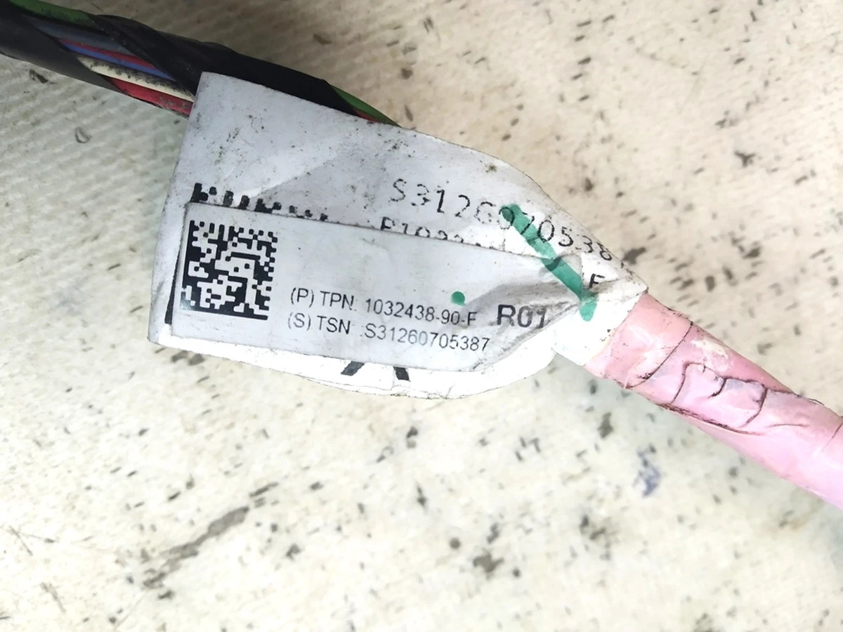 1 Електропроводка панелі радіаторів (пошкодження, окислення) Tesla Model X 1032438-00-F