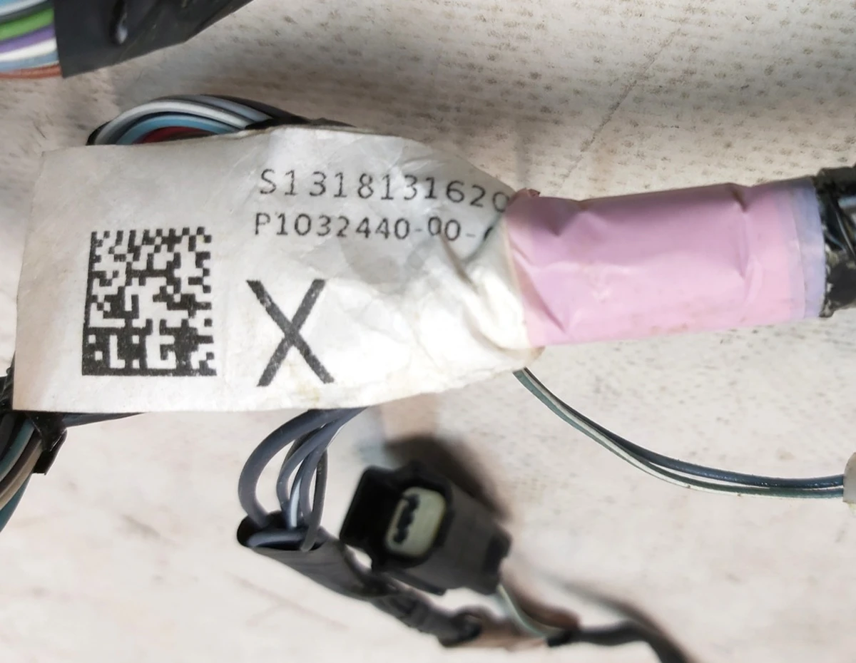 2 ASY,HRN,MDLX,ALL,FRONT DOOR RH Tesla model X 1032440-00-G