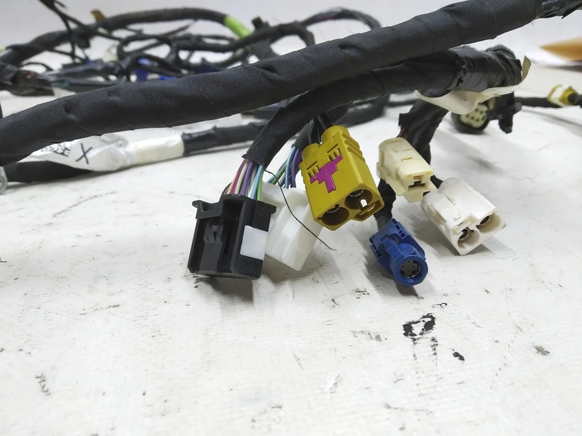 9 Электропроводка крышки багажника BASE Tesla model X 1032443-01-H