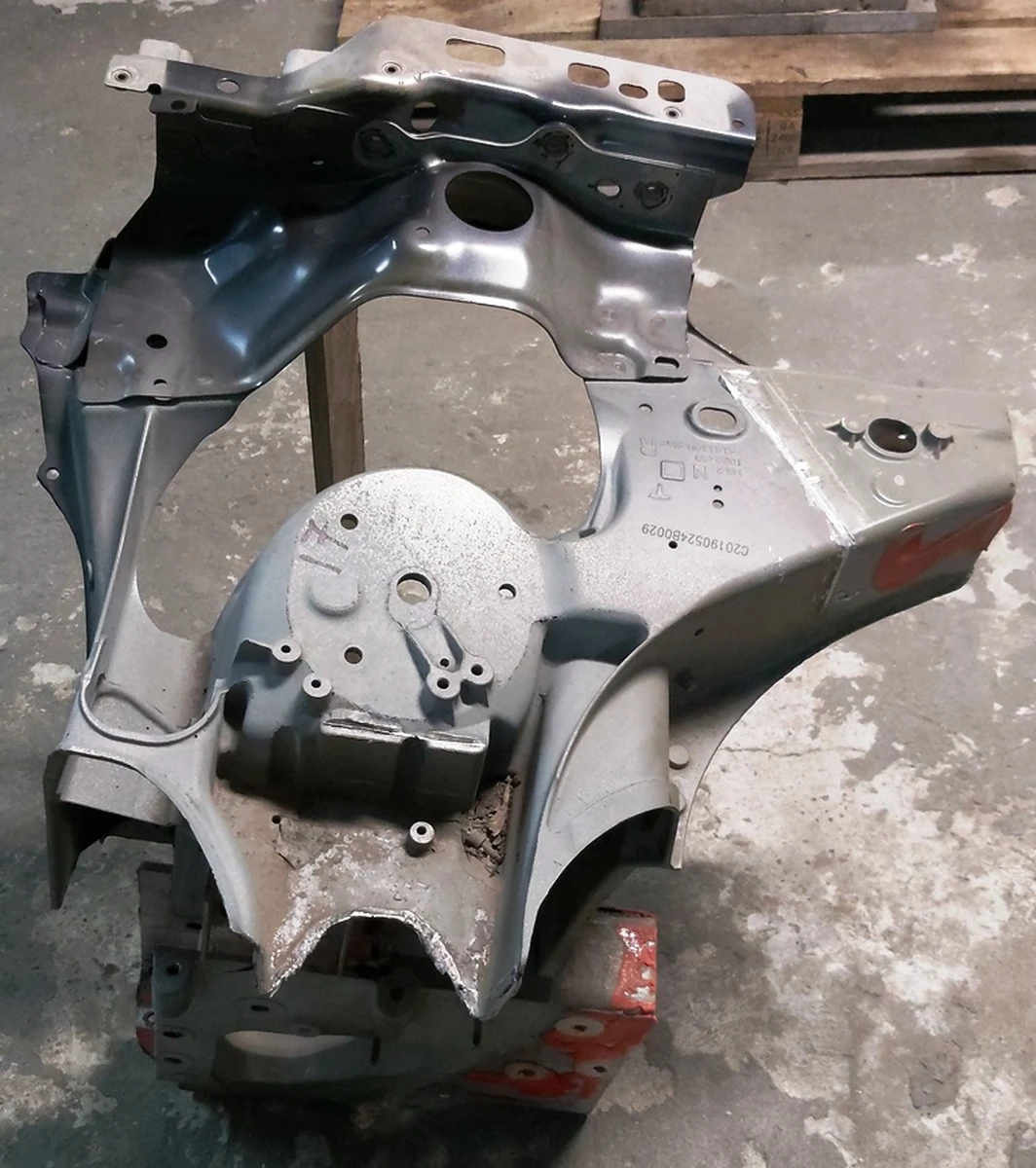 3 Quarter front right glass with wing shelf and spar socket Tesla model X 1069416-S0-A