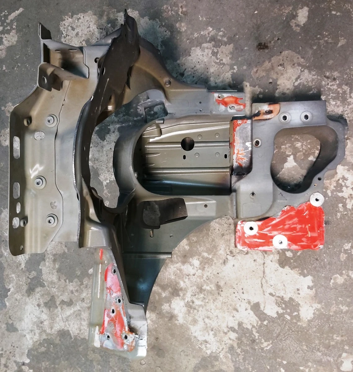 3 Quarter front right glass with wing shelf and spar socket Tesla model X 1069416-S0-A