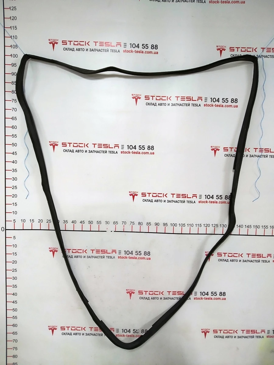 5 Ущільнювач дверного отвору заднього лівого (вузький) Tesla model X 1032469-75-C