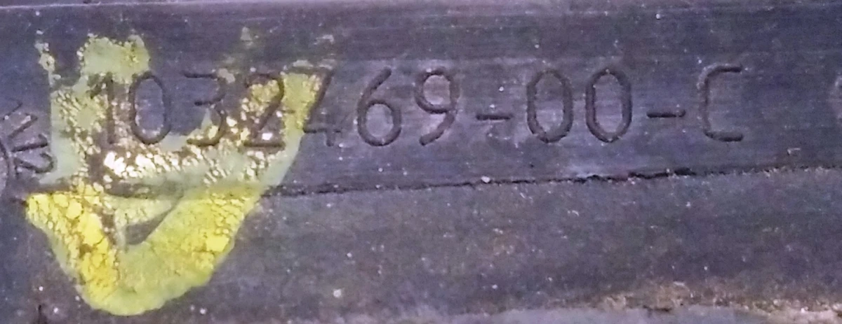 5 Ущільнювач дверного отвору заднього лівого (вузький) Tesla model X 1032469-75-C