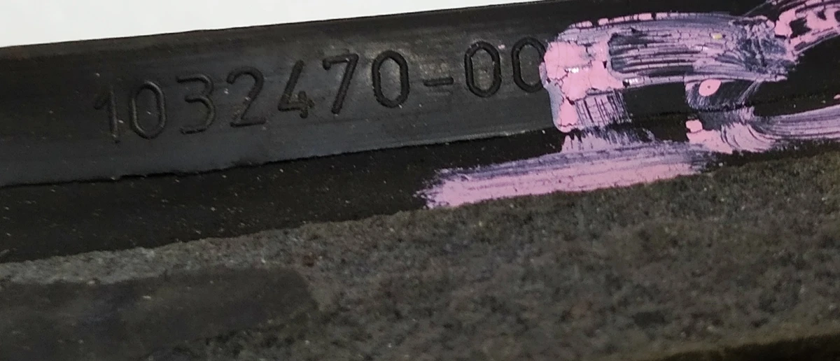 5 Ущільнювач дверного отвору заднього правого (вузький) Tesla model X 1032470-75-C