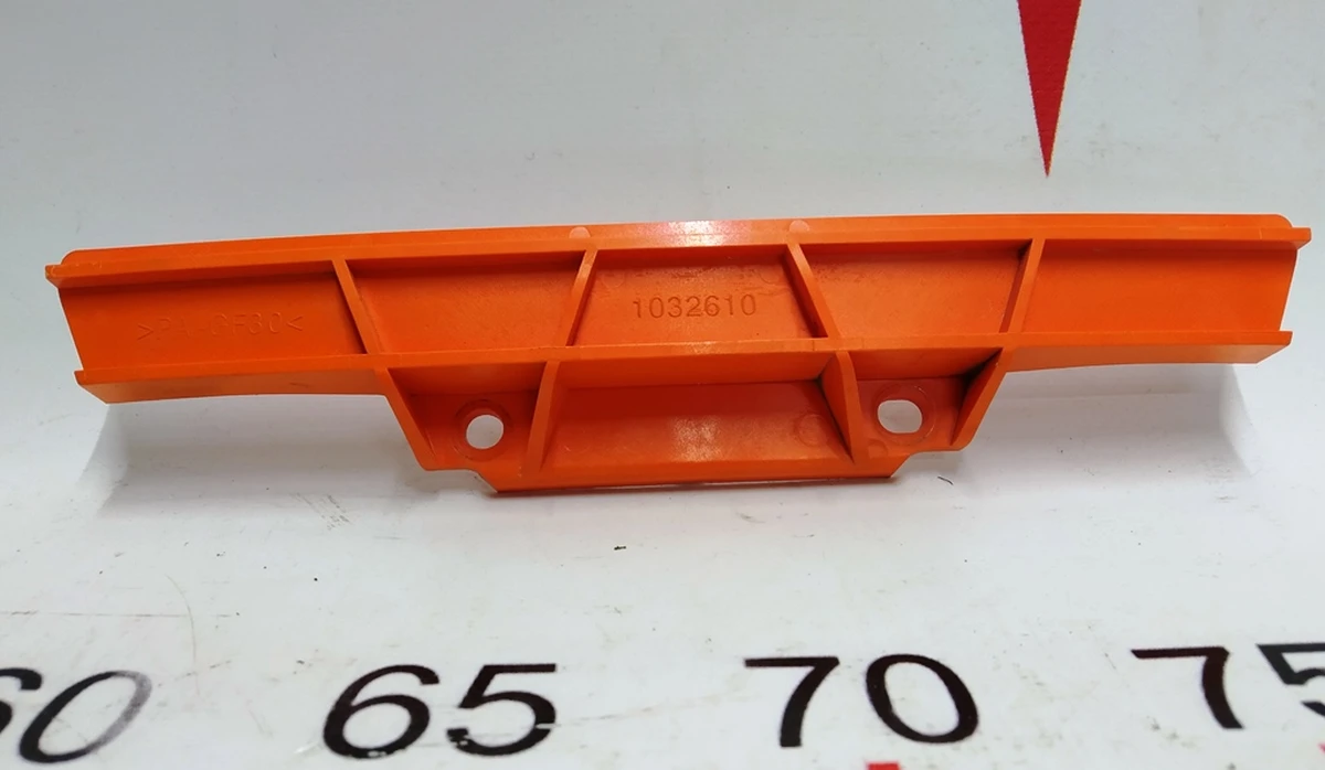 Кронштейн дверей передньої лівої/правої пластик Tesla model S, model S REST 1032610-00-A