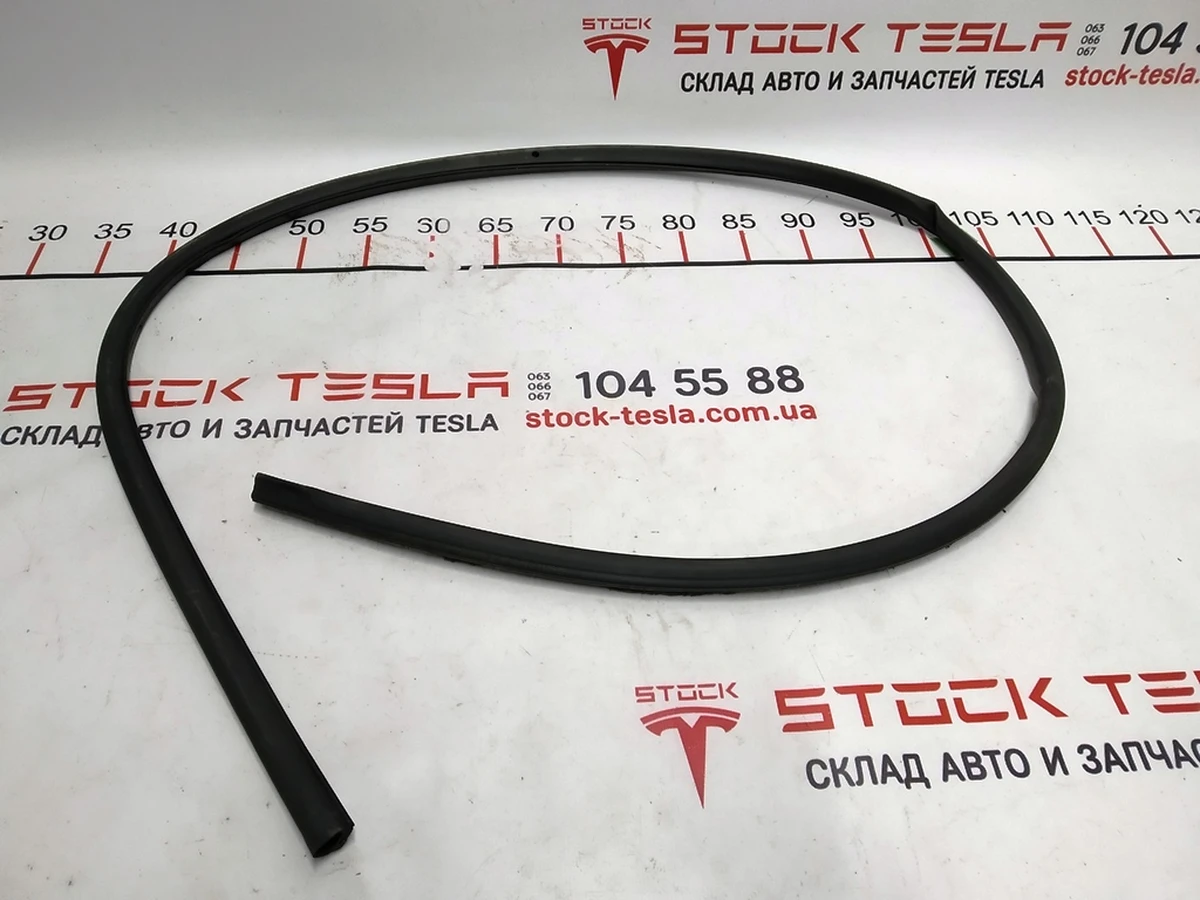 3 Lower door seal, front left/right Tesla model X 1032739-00-C